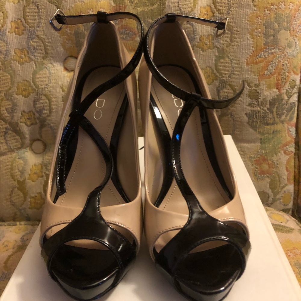 Aldo Black and Light Beige pumps